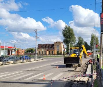 В текущем месяце планируется завершить работы по обустройству водоотведения на перекрёстке улиц Октябрьская и Гайдара