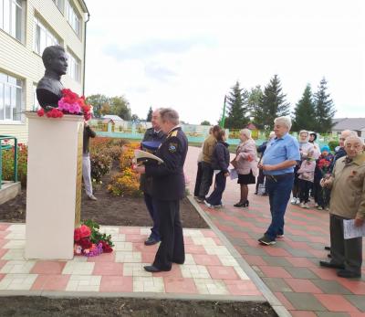 В селе Успенское установили бюст Героя Советского Союза Михаила Никитовича Павлова